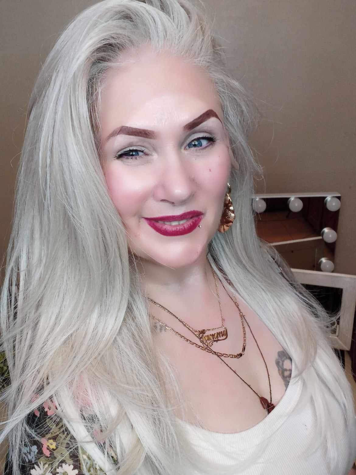 Dutchess (platinum ash blonde)