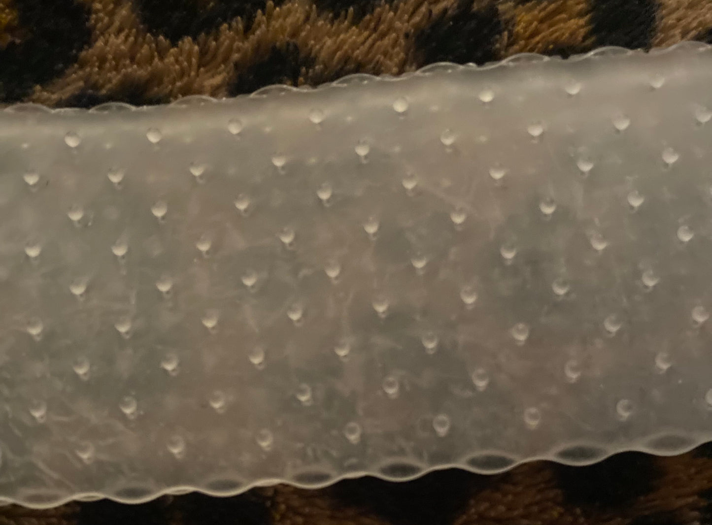 Stretchy silicone wig grip w/ gripping dots (clear)